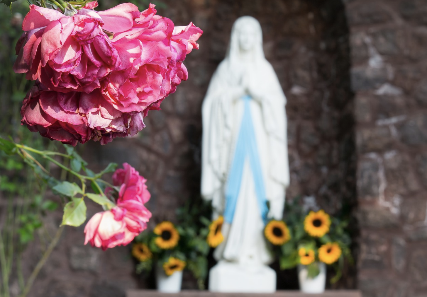 Médaille de baptême à l’effigie de la Vierge : quelles significations ?