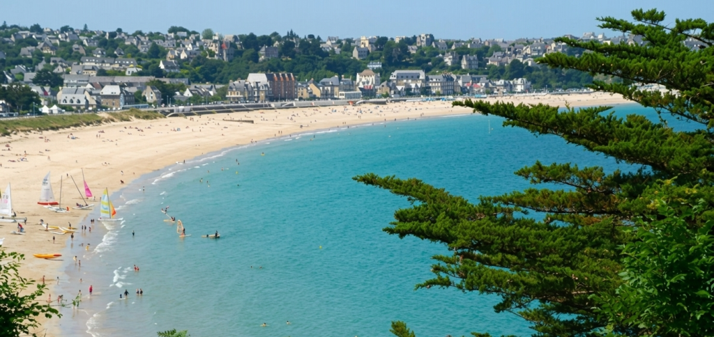 Vous cherchez une location de mobil home bien placée en Bretagne ? Château de Galinée !
