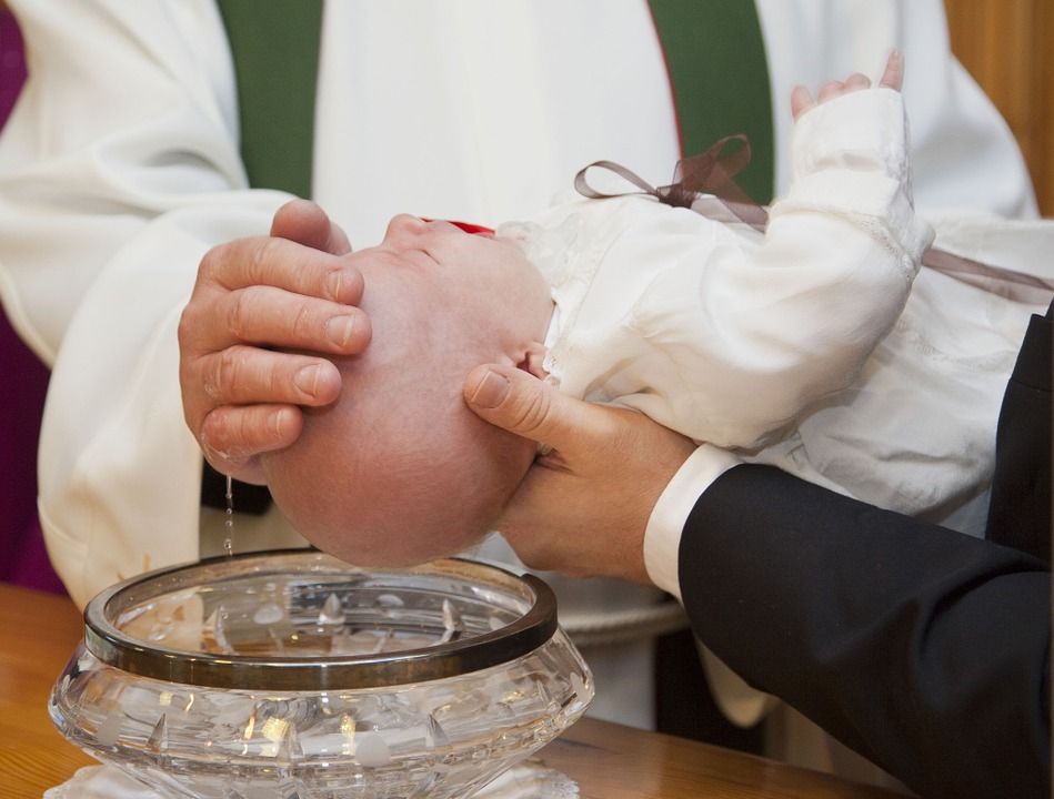 Le cadeau de baptême, un présent hautement symbolique