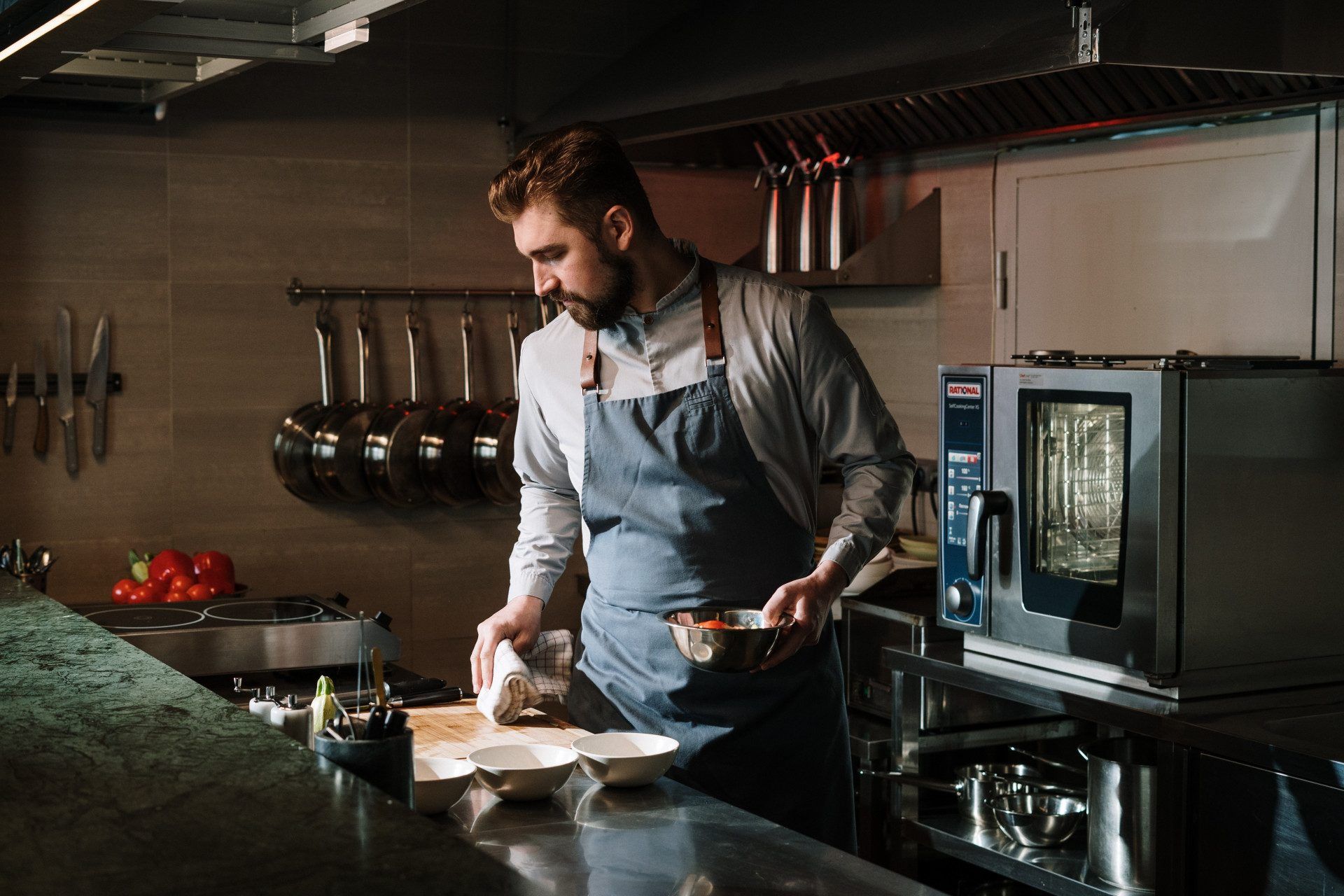 Les raisons de choisir une table inox pour votre cuisine professionnelle.